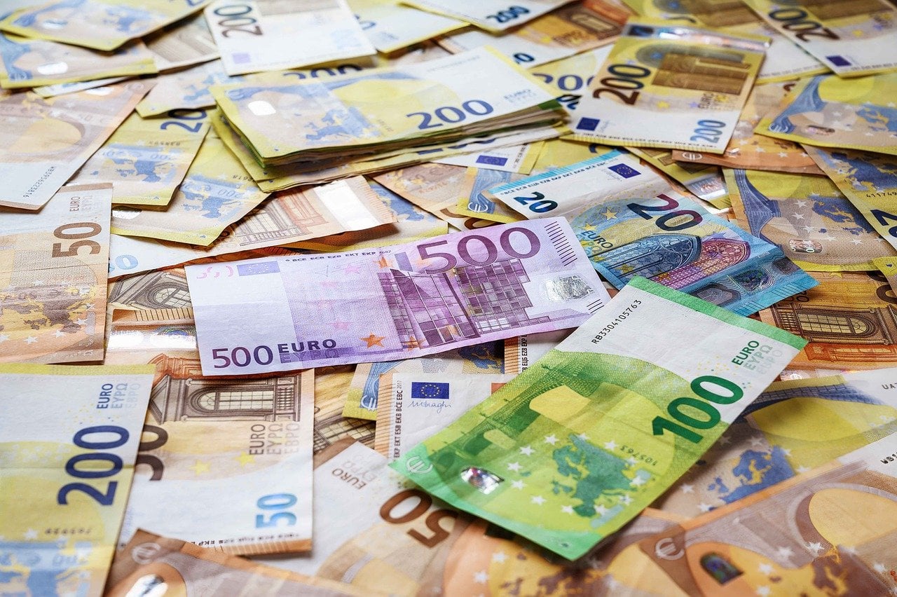 Banknotes of different currency